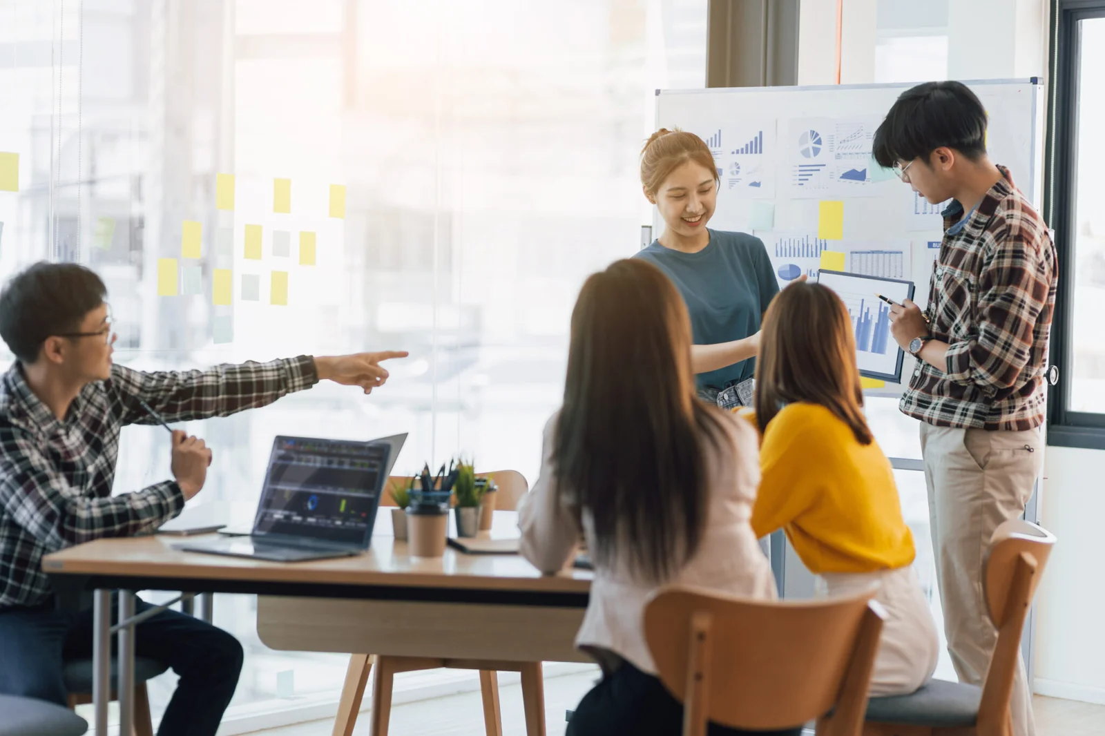 Top 5 Tips for Beautiful Presentation Design That Impress Every Audience cover image