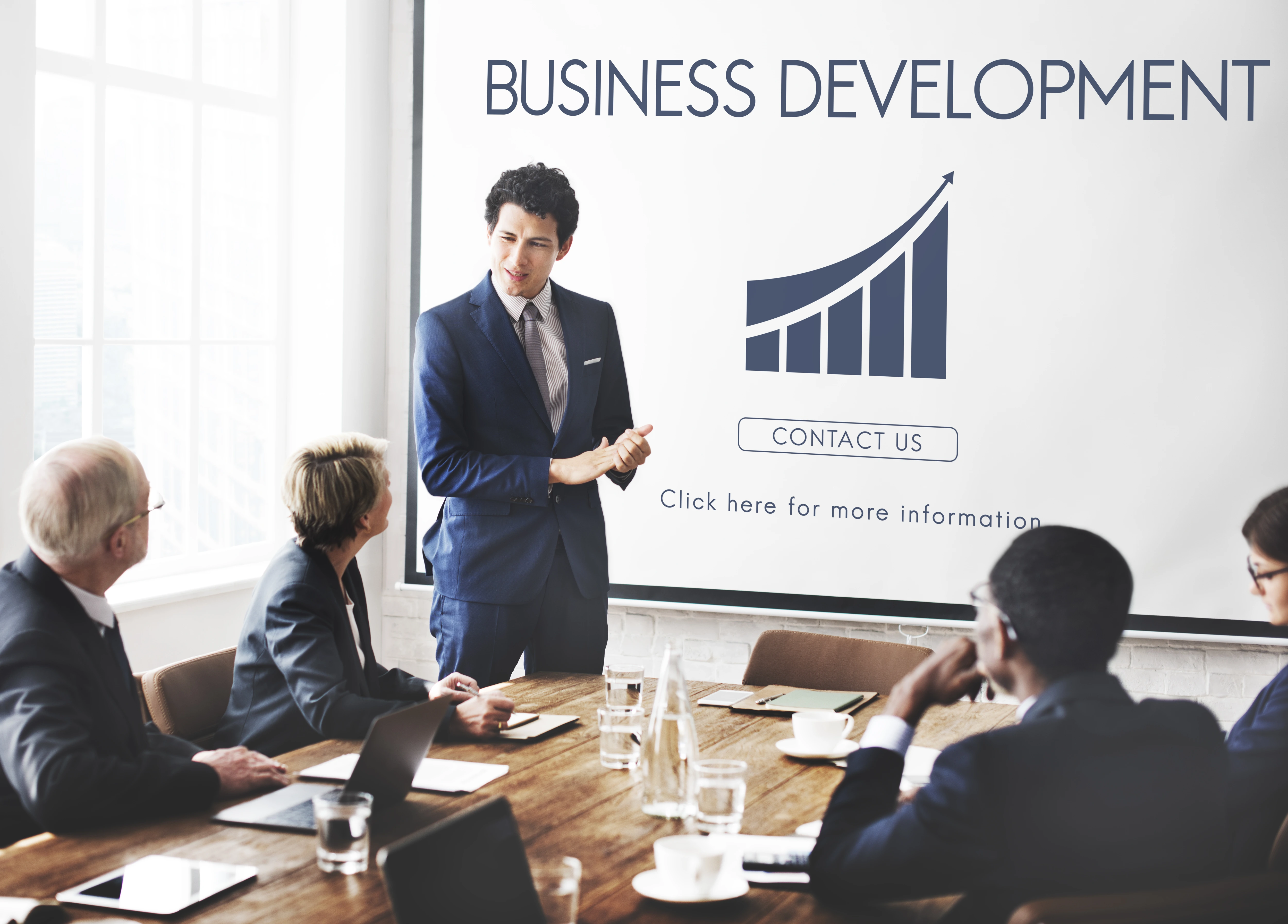Creative Slides vs Traditional Slides: Which Works Better for Business in the USA? cover image